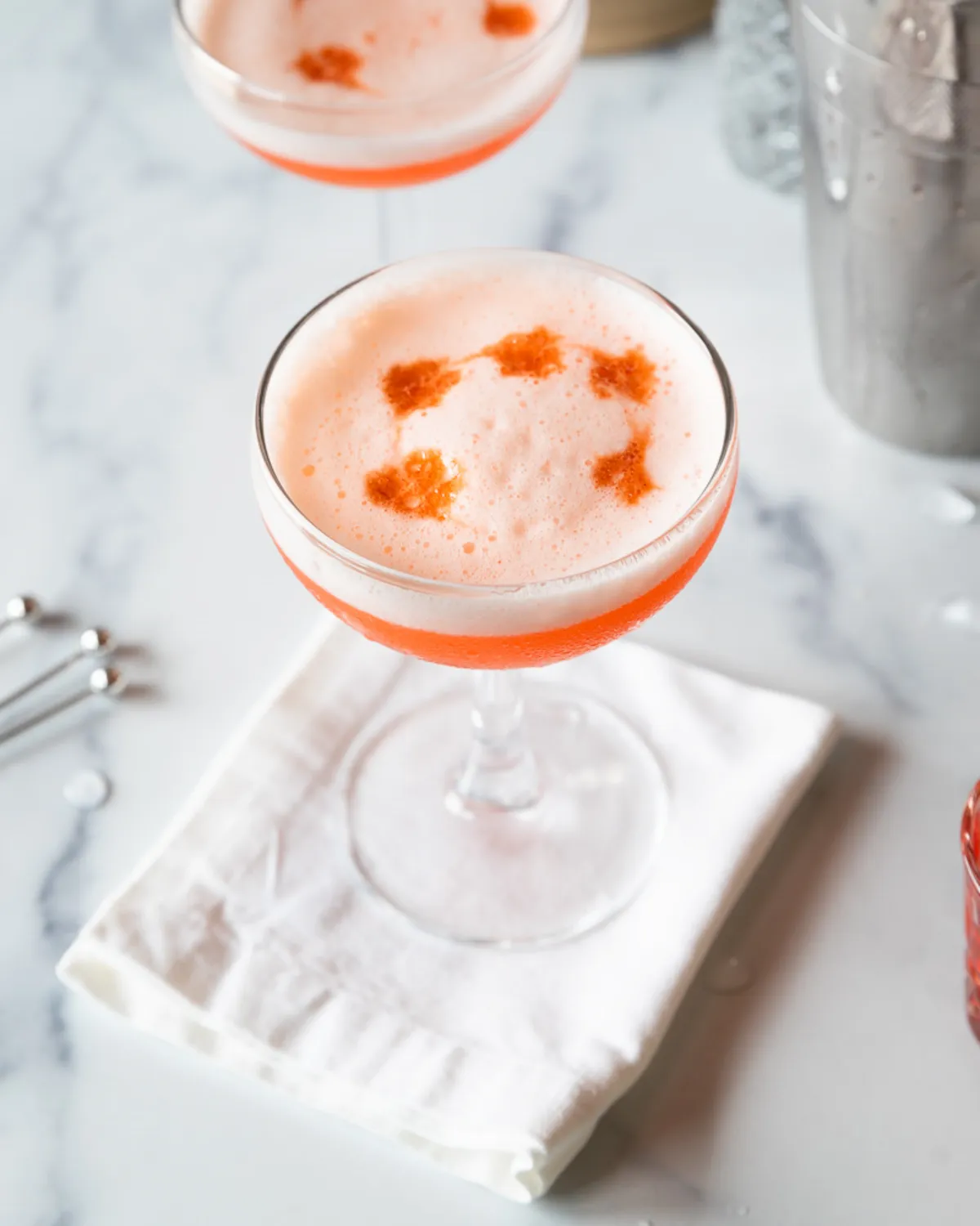 luscious laura cocktail mit aperol gin und maracujasirup