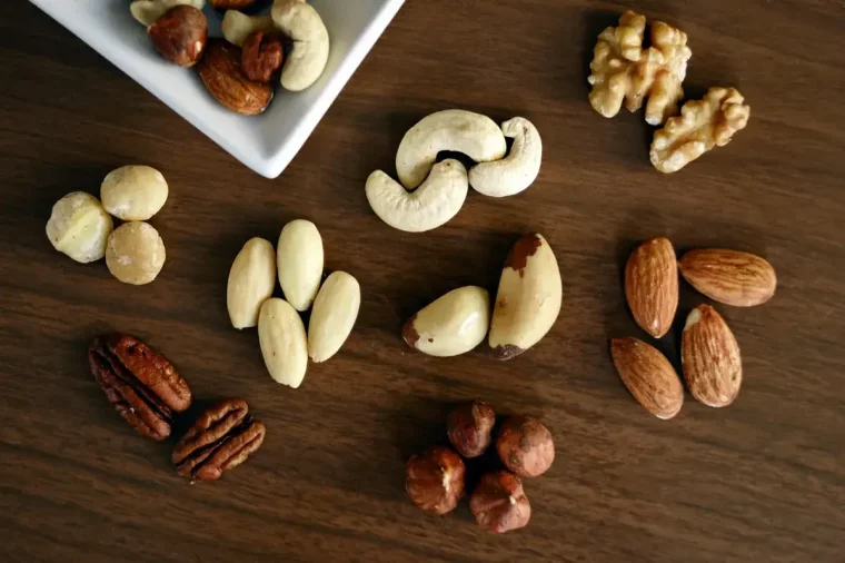 nuesse vor dem schlafen essen mandeln cashew erdnuesse roh