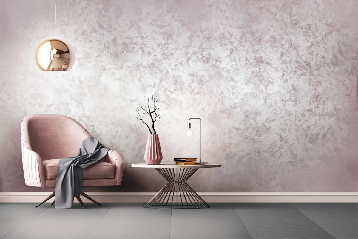 perlmutt effekt rosa sessel couchtisch vase aus porzellan goldene lampe