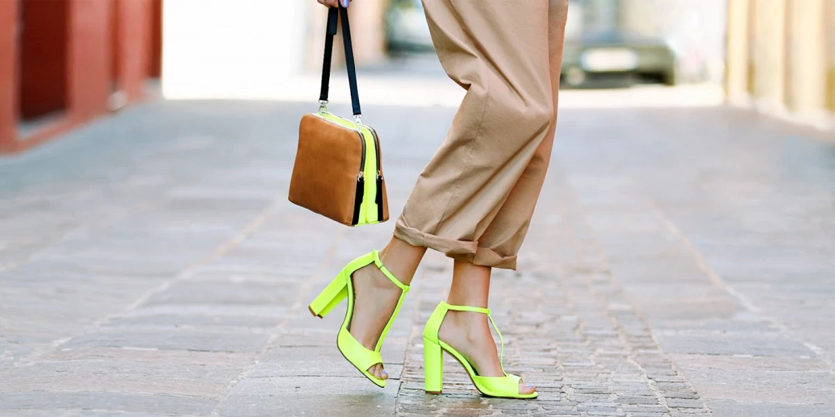 schuhe im trend neonfarben barbiecore