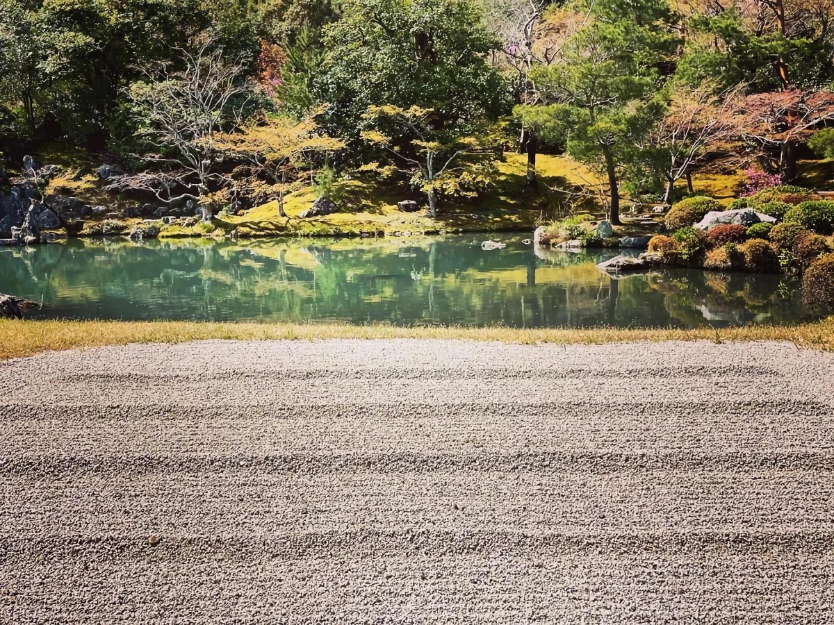 wasser und kiesel japanischer garten