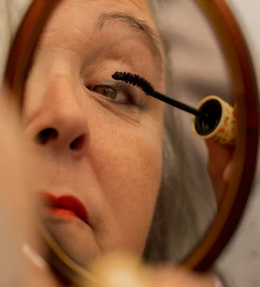 wie sollte eine frau ab 60 augenmaskara auftragen