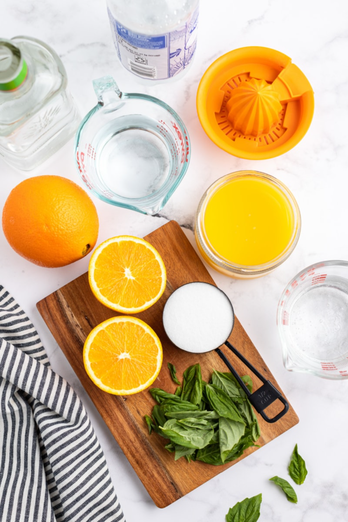 limonade mit orange und basilikum
