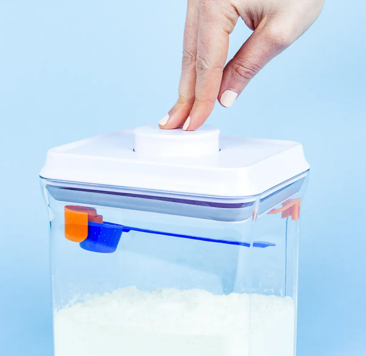 babymilch aufbewahren richtig plastikbehälter messlöffel