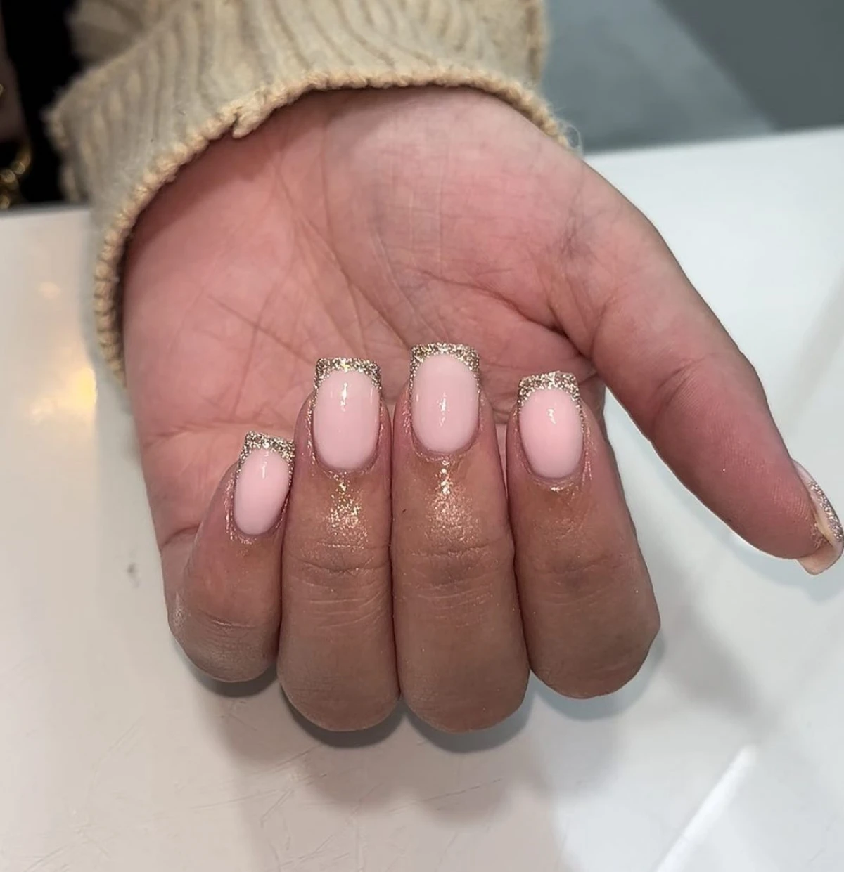 beautybykeirax milk nails mit schimmer tips nageldesign 2023