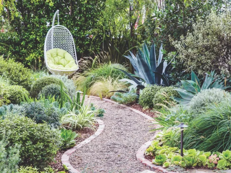 gartengestaltung mit steinen und graesern schottergarten wo verboten garten mit pflanzen allee mit kiebedeckung