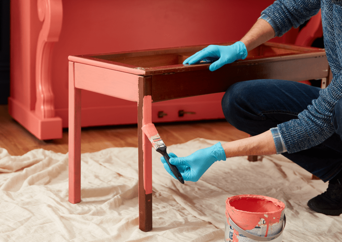 upcycling von möbeln mit rosa farbe