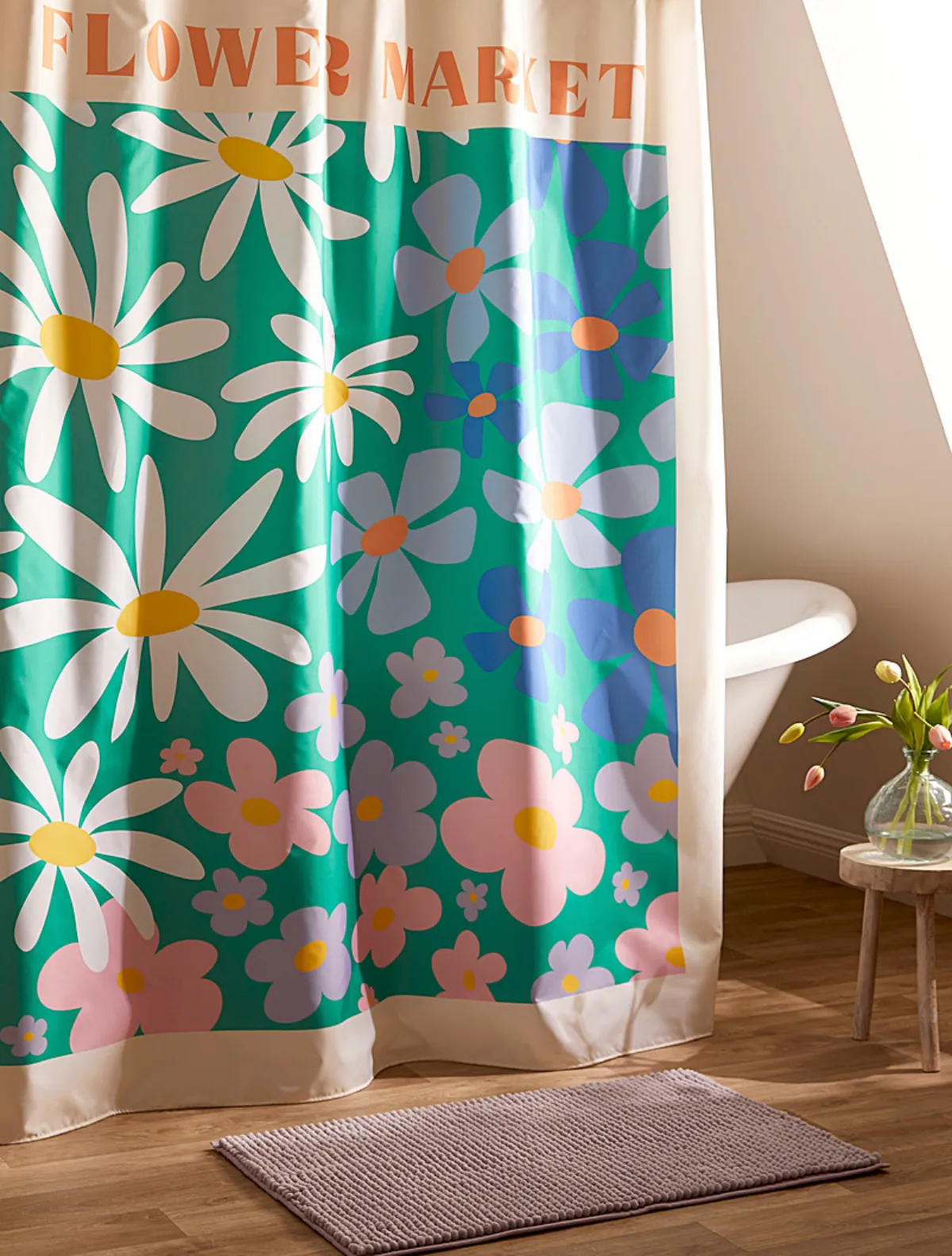 badezimmer deko duschvorhang mit blumenmuster tulpen in vase