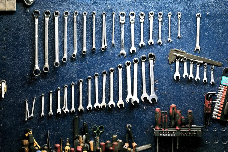 garage gegen einbruch sichern instrumente und gegenstaende