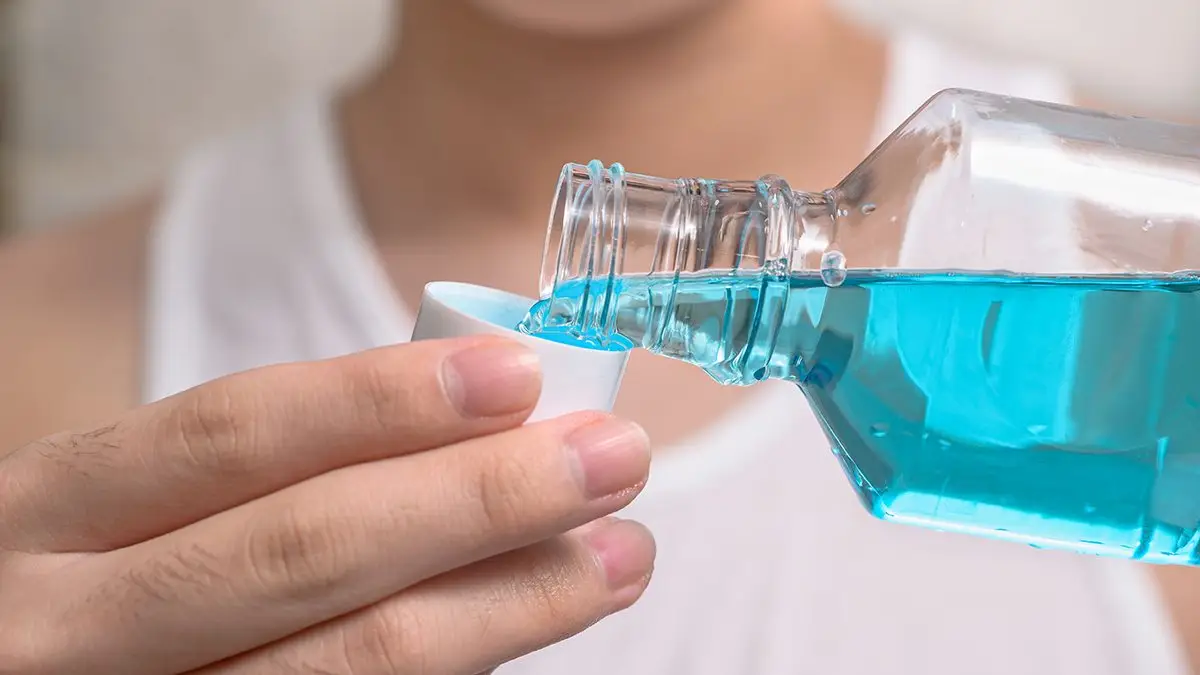 wann sollte man abends zaehneputzen mund mit mundwasser putzen