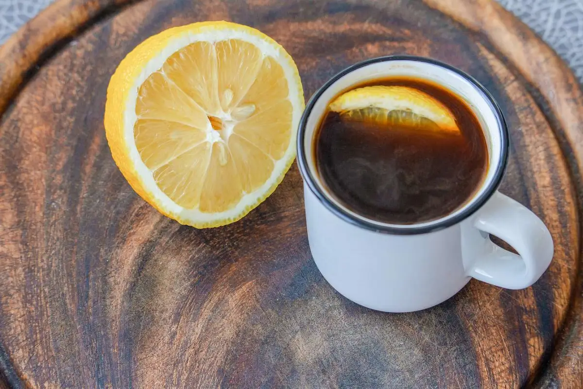 was ist die gesuendeste art kaffee zu trinken kaffee mit frischer zitrone trinken
