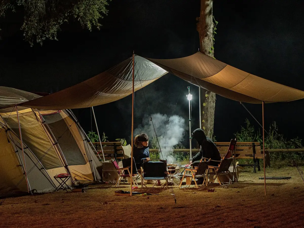 was sollte man beim campen nicht vergessen campen im sommer tipps vorzelt setzen