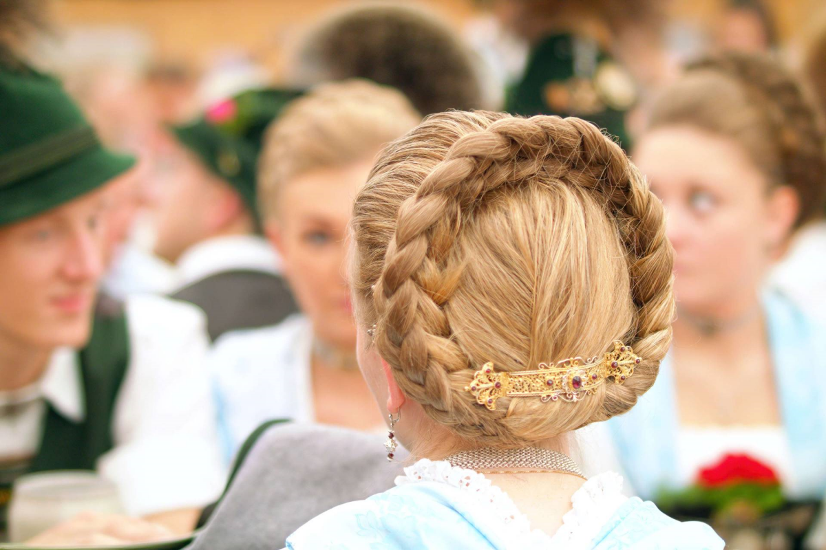 oktoberfest frisuren kurze haare fuer geflochtene haare