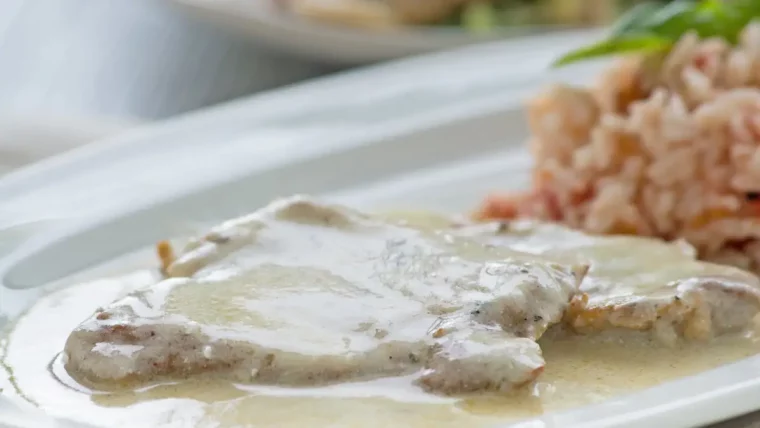 rahmsauce selbst machen mit fleisch schnitzel mit rahmsosse