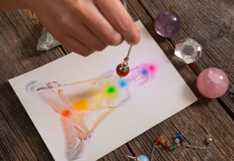 welche sind die 7 energiezentren und chakras im koerper