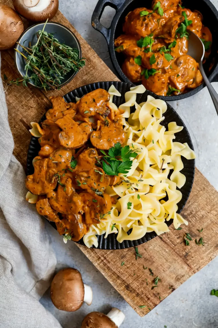 wie kann man rahmsosse selber machen rezepte fuer rahmsosse vegane rahmsosse mit champignons und pasta serviert
