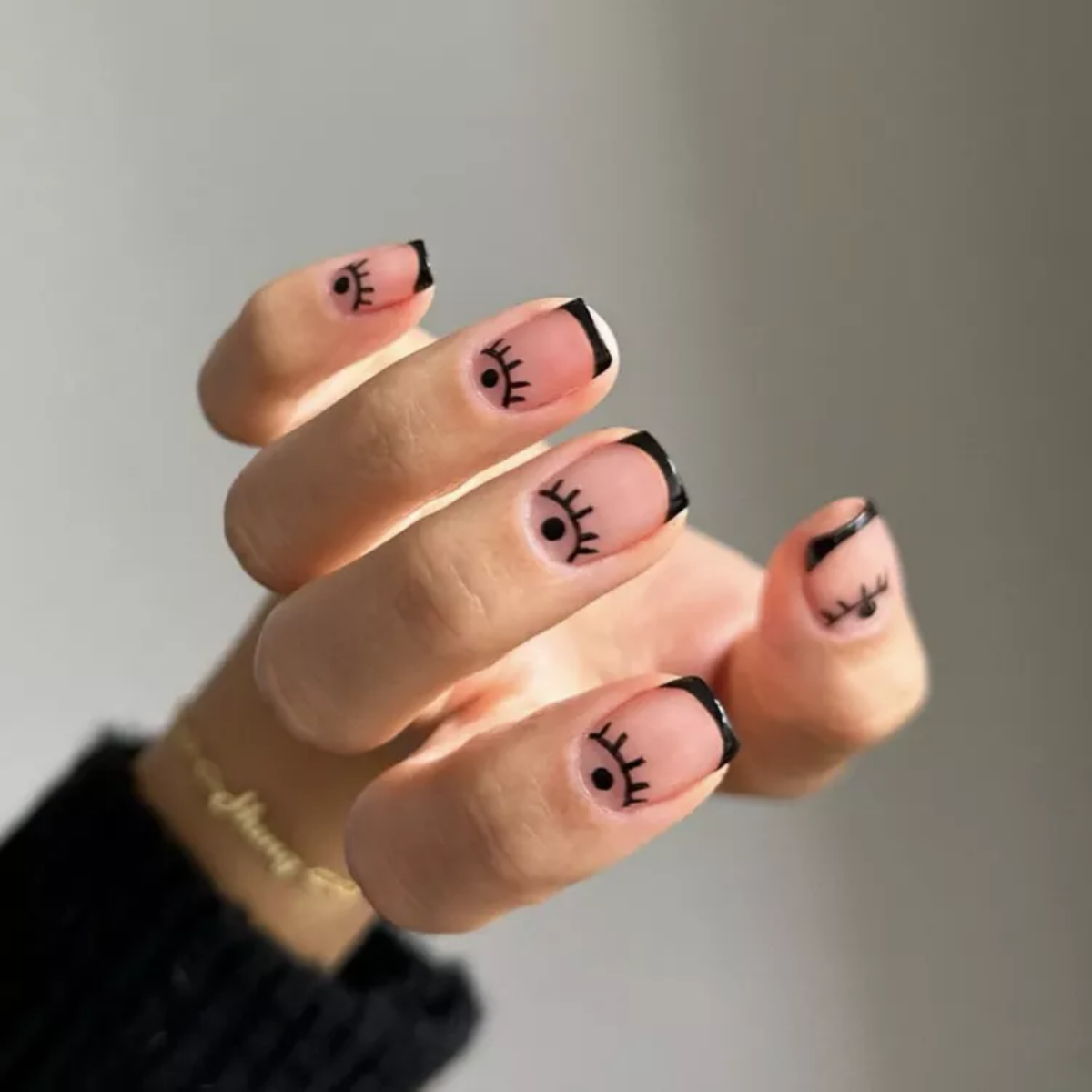 thehangedit dunkellrote french tips