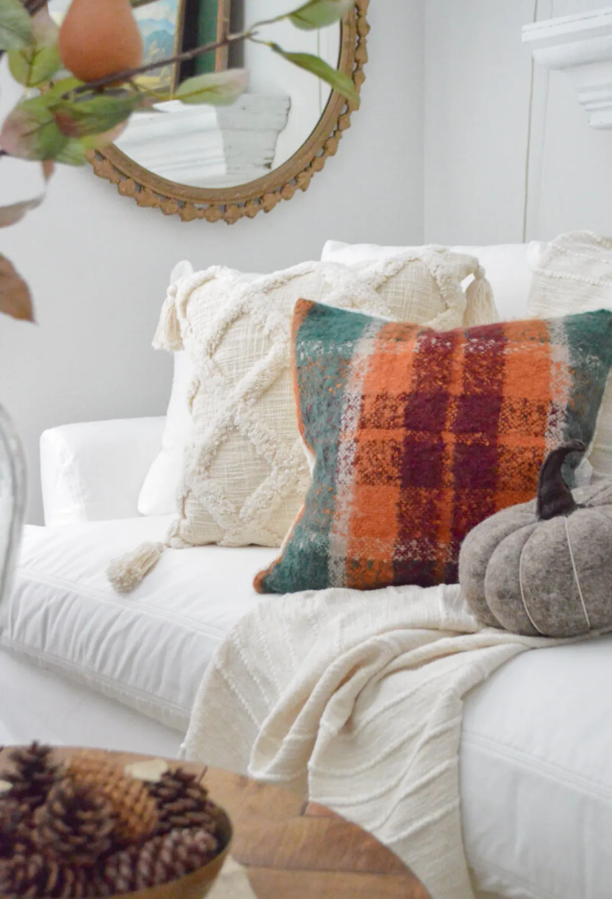 herbstdeko wohnzimmer textilien pastellfarben kissenbezug karriert
