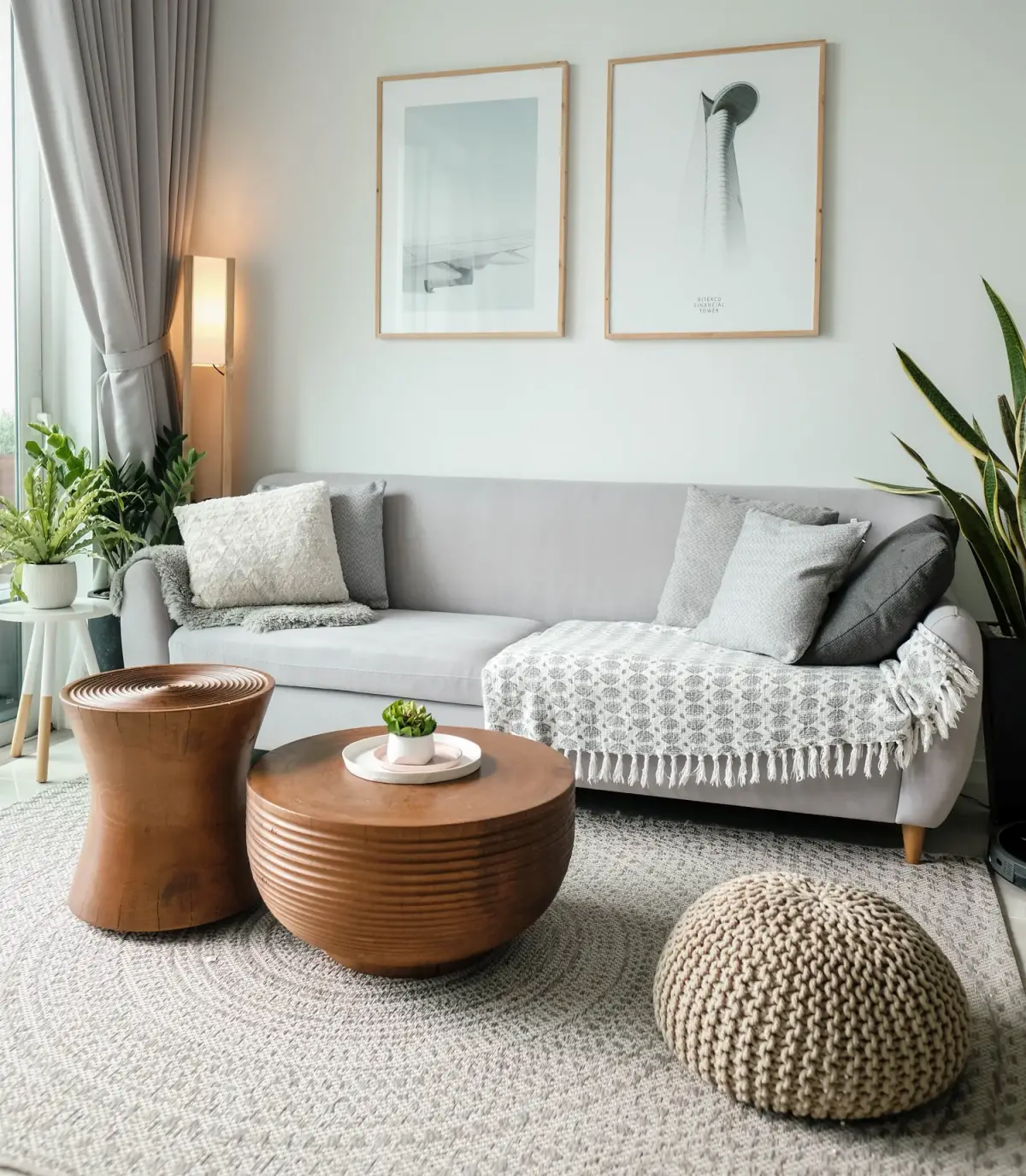 herbstliche deko 2023 fuer wohnzimmer modern kaffeetisch aus massivem holz sitzsack gestrickt