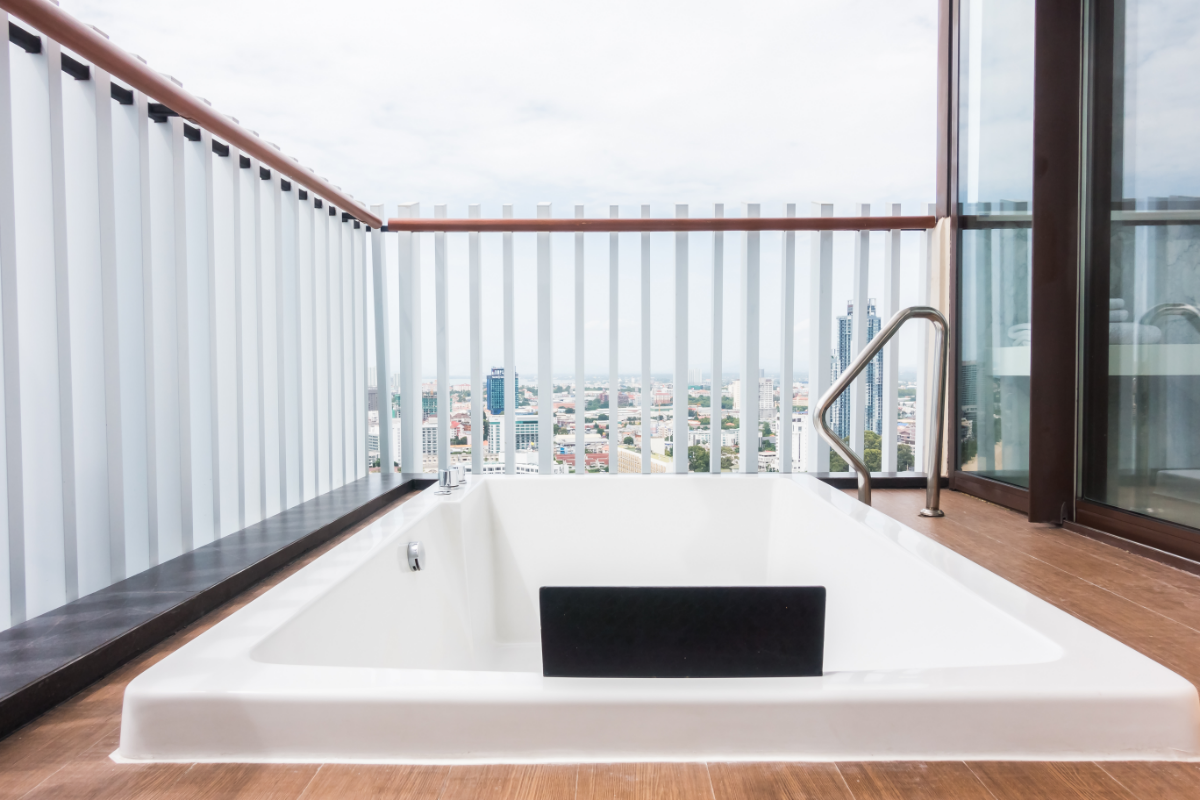jaccuzzi terrasse badewanne whirlpool mit ansicht