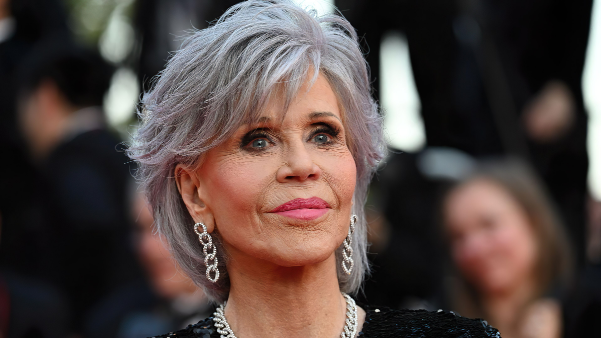 jane fonda freche frisuren fuer graue haare getty