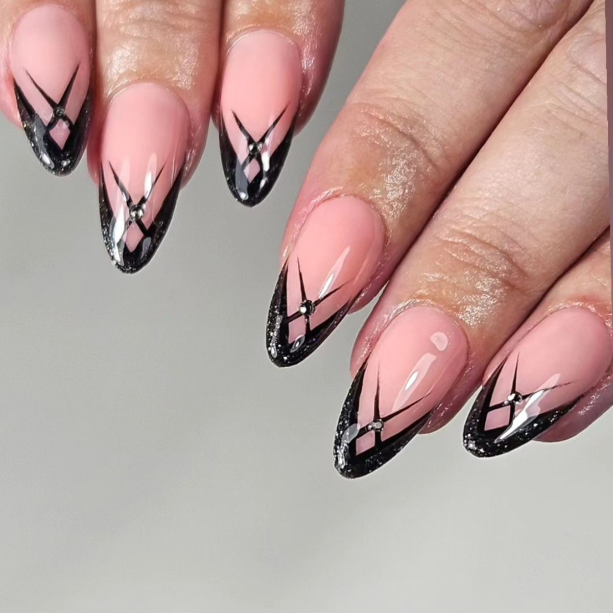 lagriffe noire dark french tips