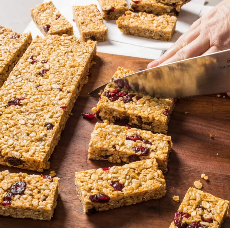 müsliriegel für kinder mit preiselbeeren rezept