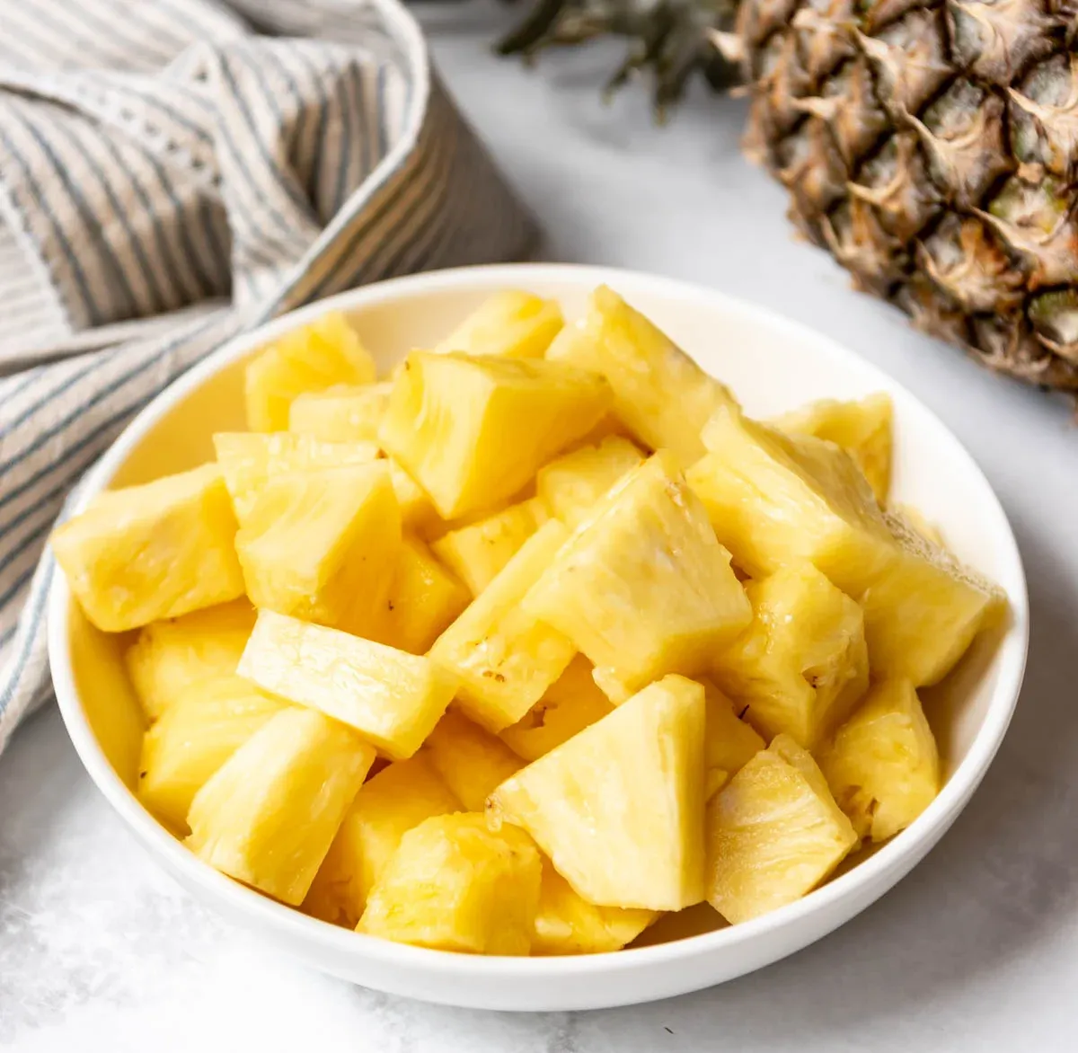 obst zum abnehmen ananas reich an vitaminen und spurenelementen