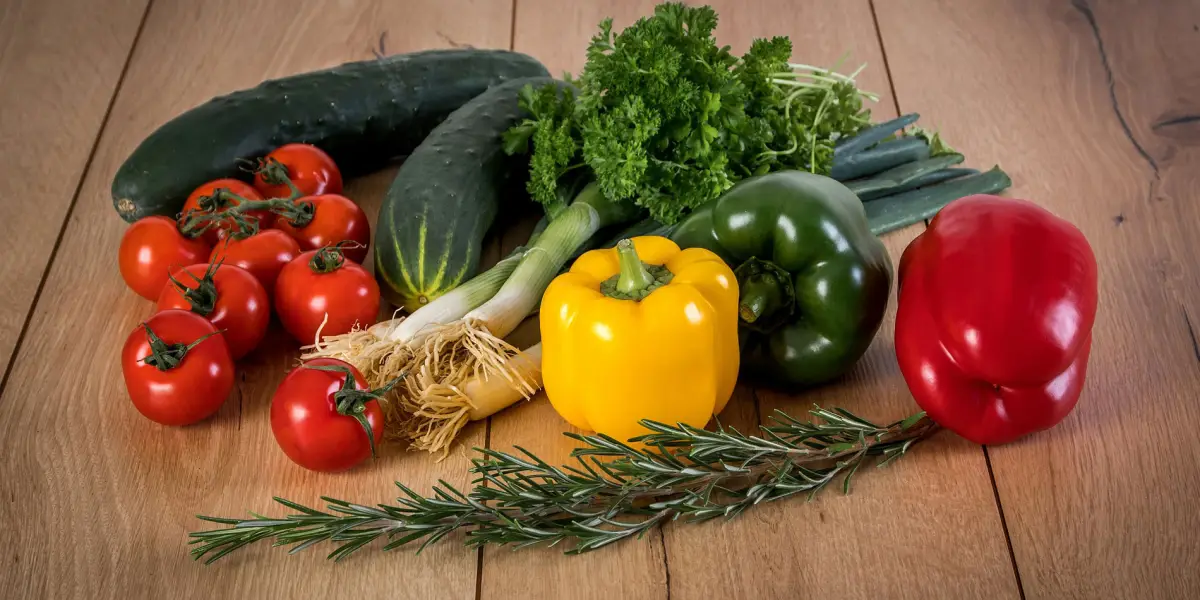 paprika aufbewahren mit welchem gemuese paprika nicht lagern frisches gemuese paprika tomaten gurken