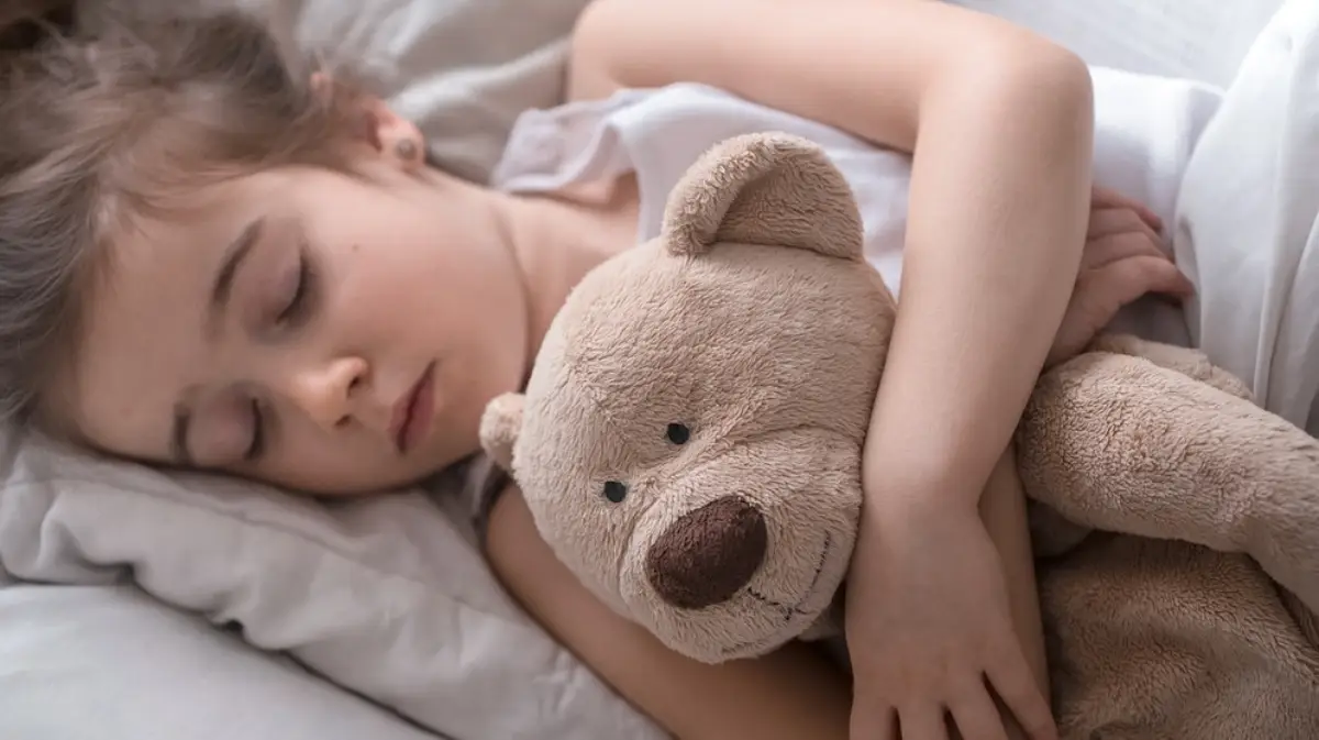 schlafen abnehmen gesund wie lange sollte man schlafen gesund schlafen bei kindern kleines maedchen schlaeft