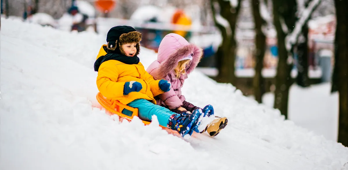schlittenrennen kinder lustige aktivitäten für kinder im winter