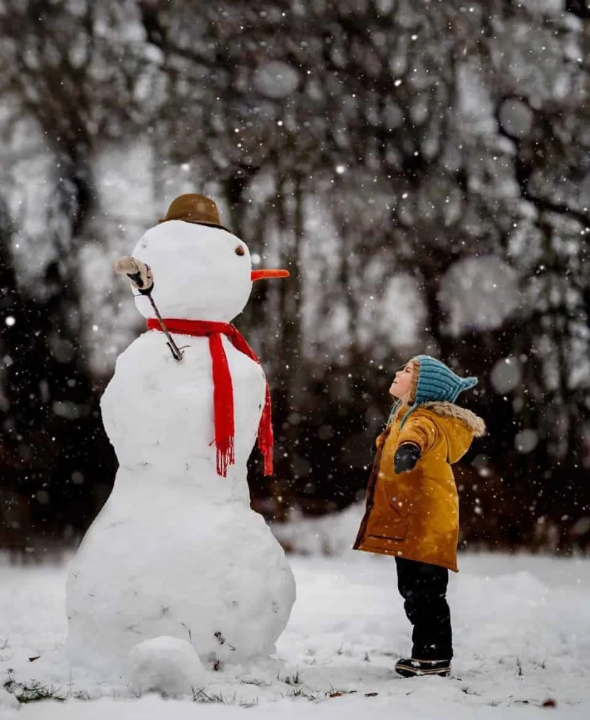 spannende aktivitäten für kinder im winter schneemann bauen