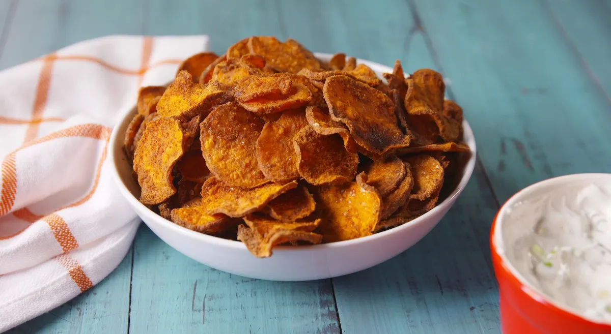 süßkartoffeln chips aus dem beackfen gesunde snacks