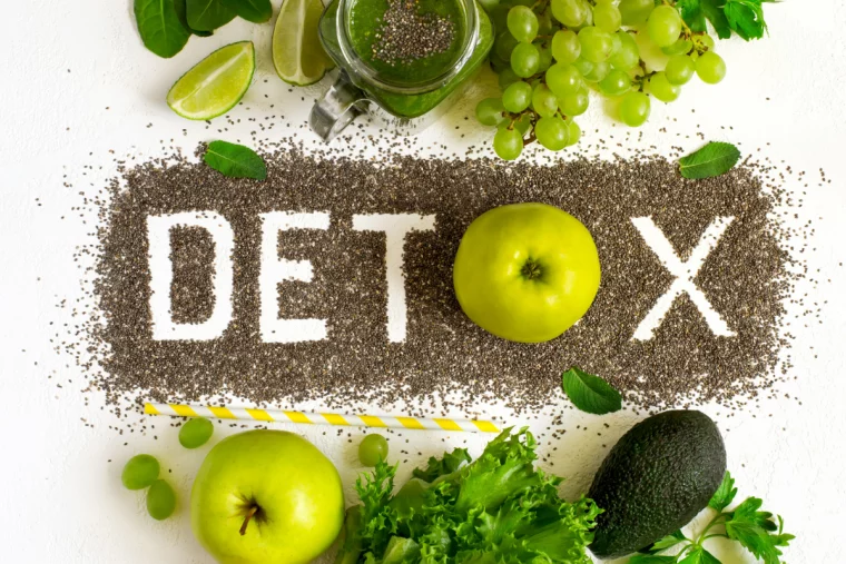 das wort detox mit blutreinigender nahrung geschrieben