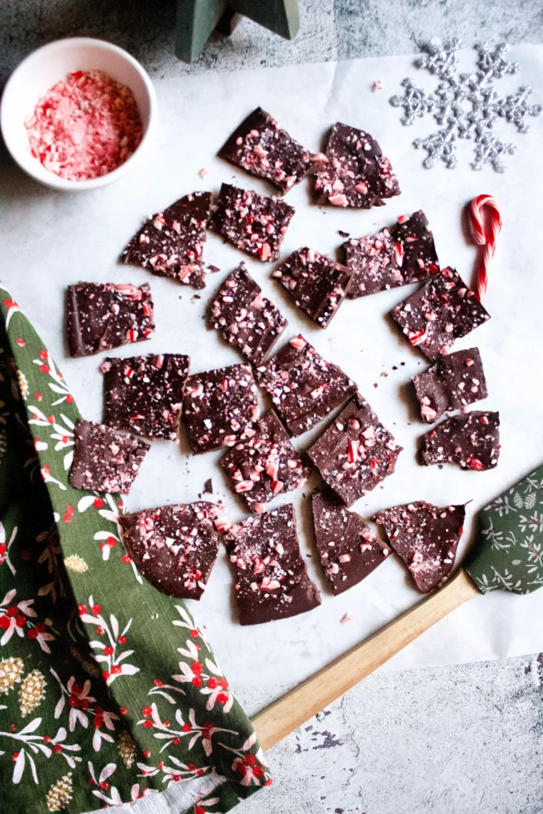 dessert zu weihnachten einfach und schnell schokoladen barks mit pfefferminzbonbons