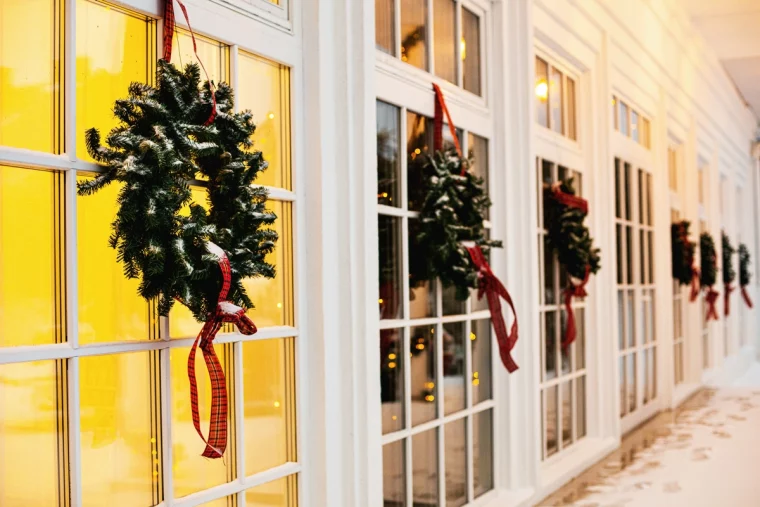 glasfenster deko weihanchtliche fensterdeko winterlich dekorieren