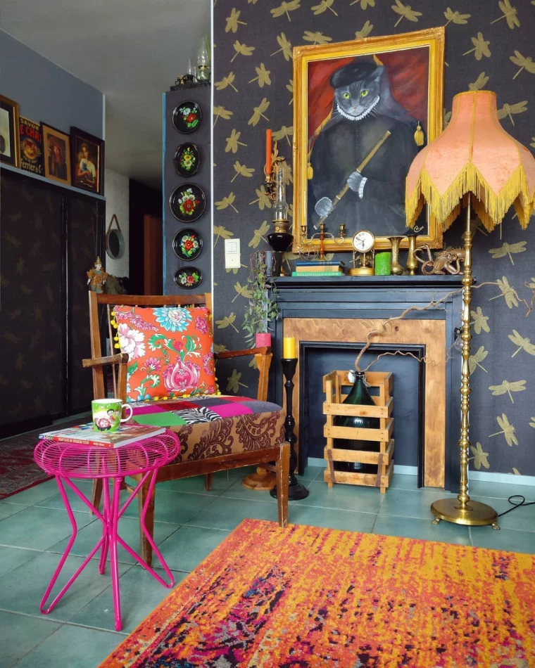 fake kamin kunst werk couch magazin