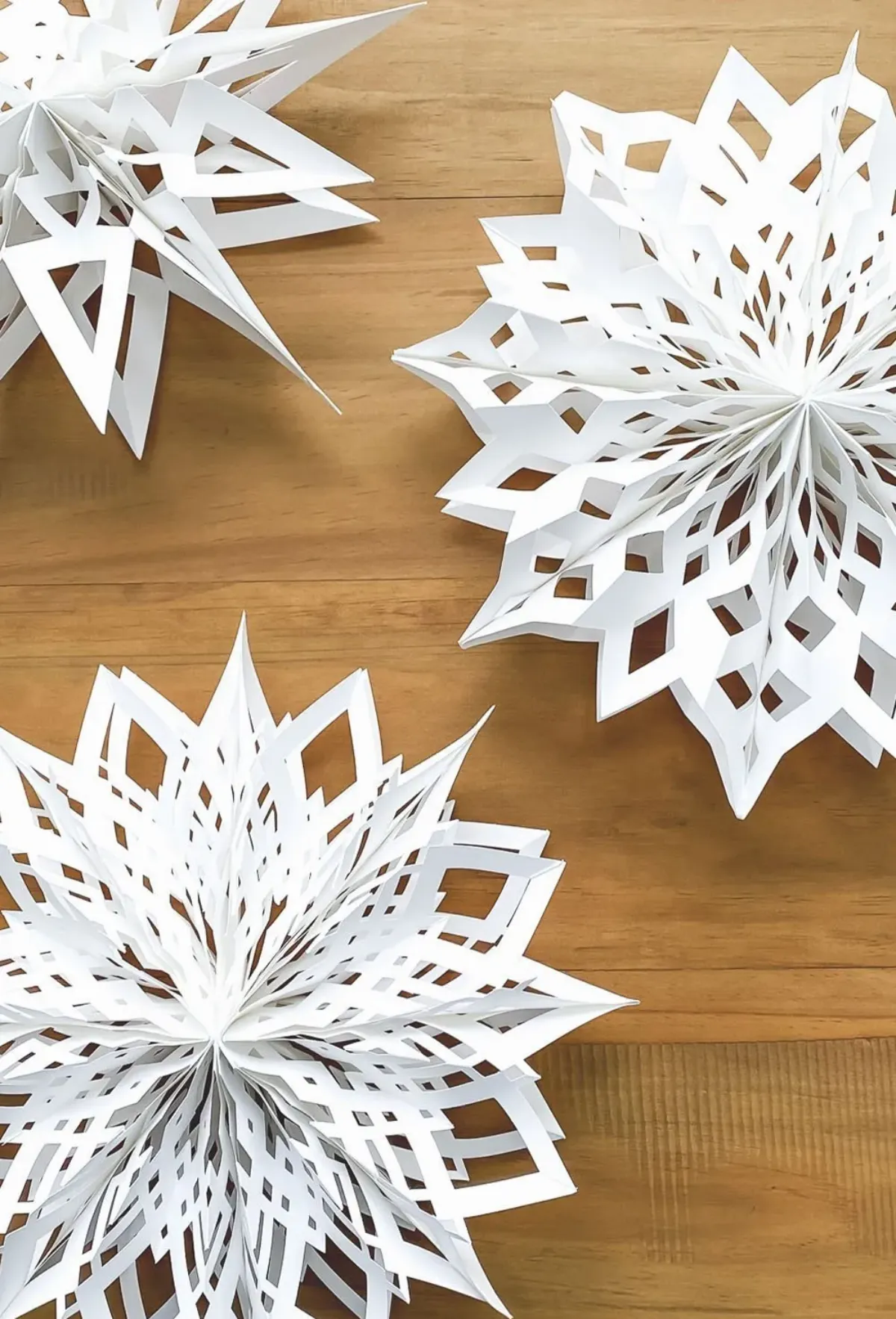volumetrische schneeflocken aus papier 3d weihnachtsdeko basteln