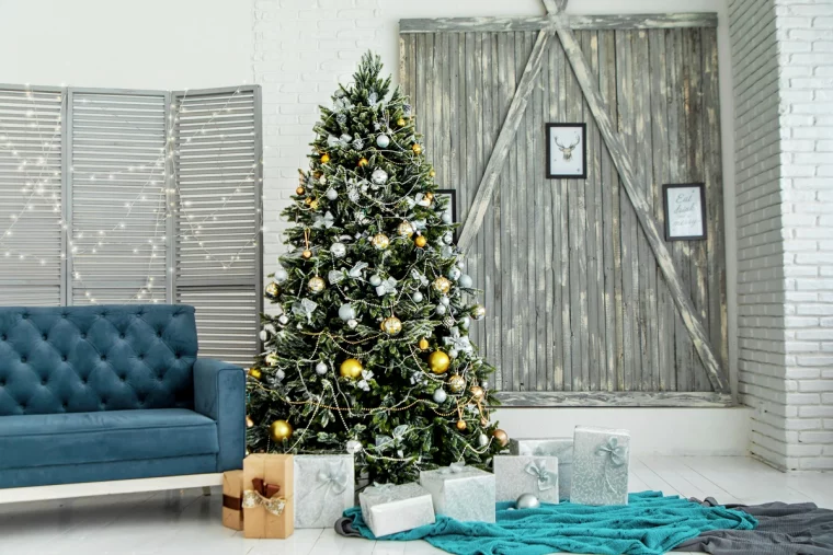 weihnachtsbaum stirbt ab tanne dekoriert festlich weihnachten