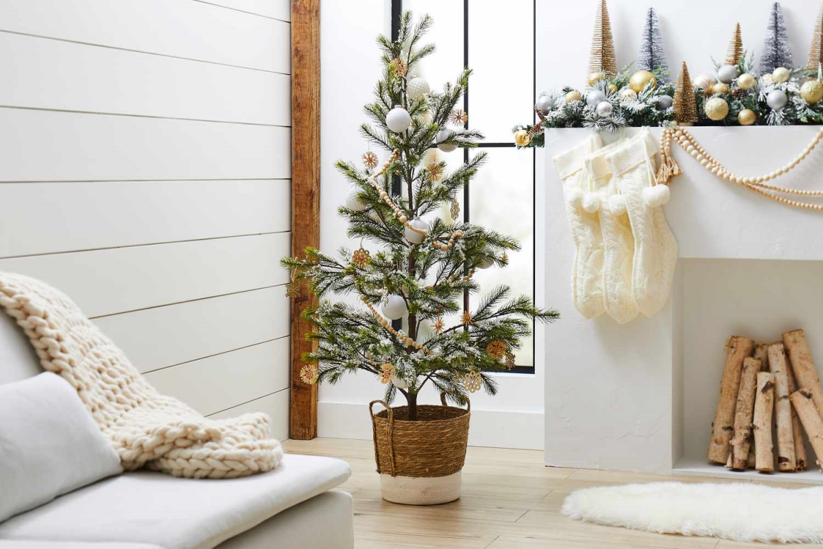 wohnzimmer zum weihnachten dekorieren im skandinavischen still