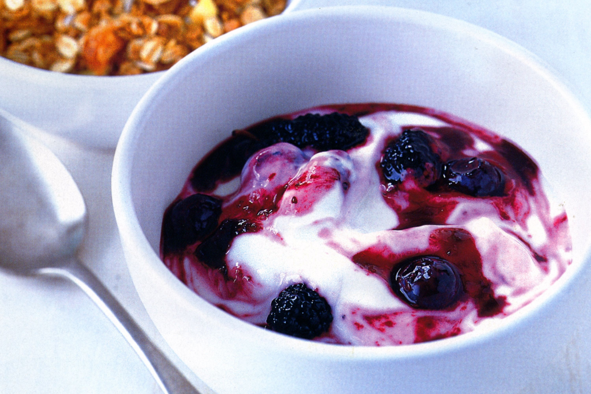 yoghurt essen im herbst und ungesunde lebensmittel im herbst