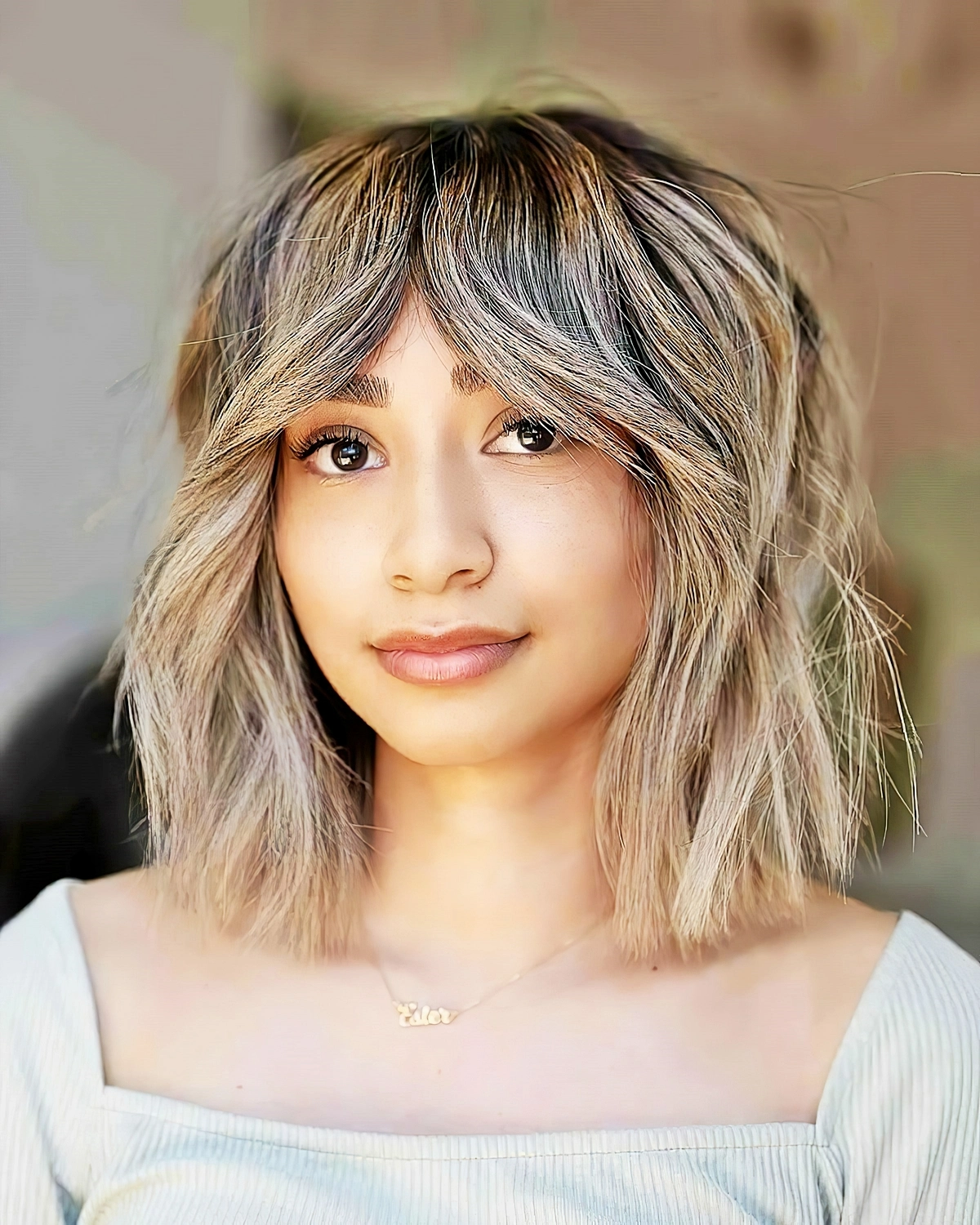 bob frisuren kurz stufig fransig blonder balayage bob mit dunklem ansatz und curtain bangs brianaguilarhair