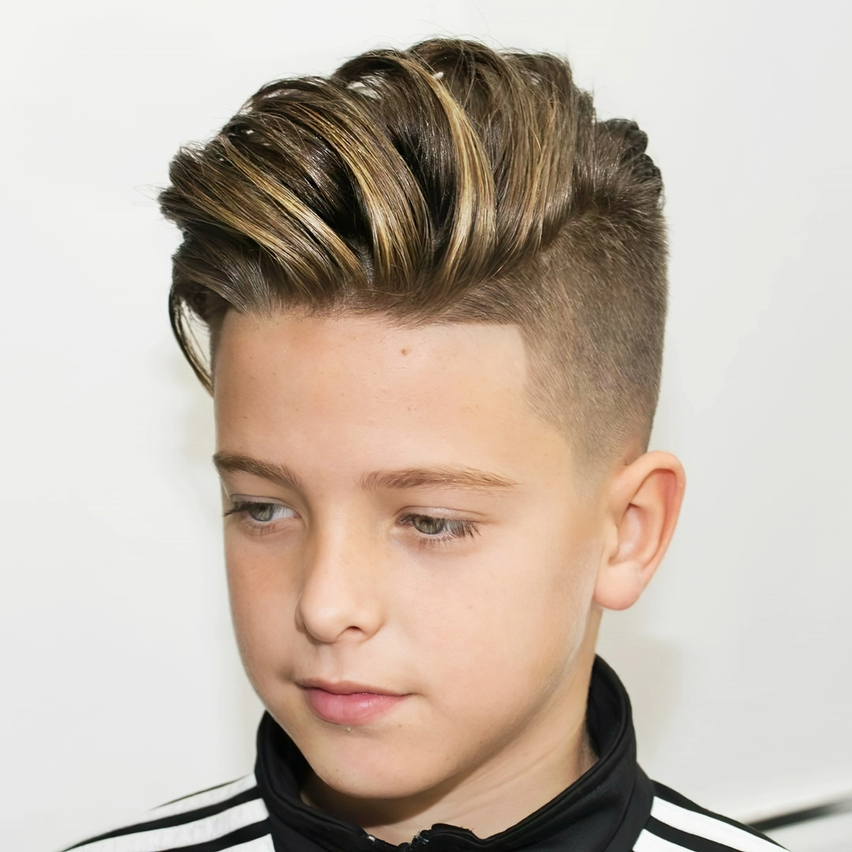 coole frisuren fuer jungs ab 10 kurze seiten mit langem deckhaar javi thebarber 