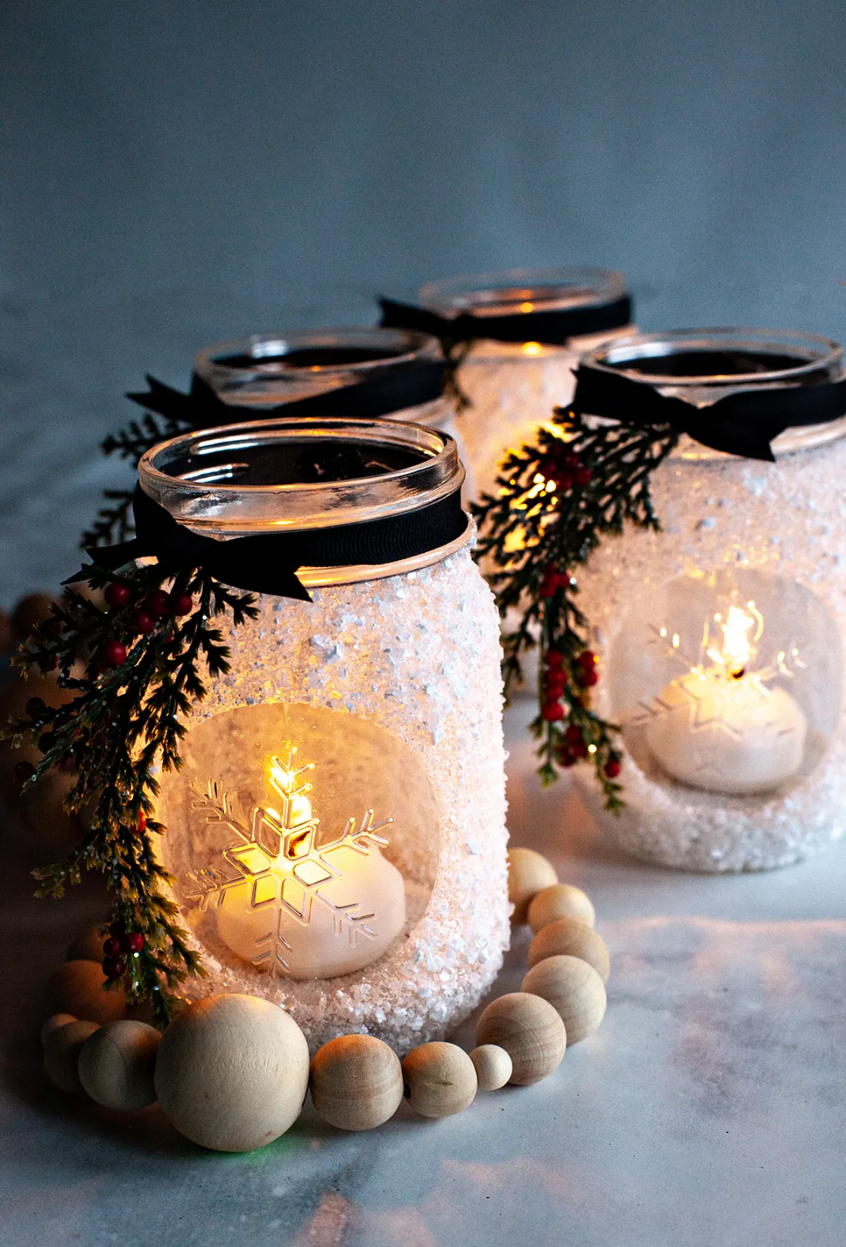 diy gefrostete weihnachtslaternen aus glas mit salz