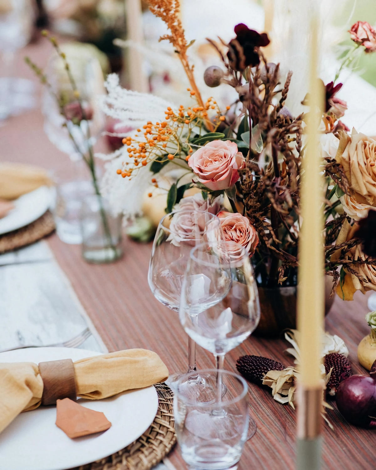 winterliche hochzeitsdeko tisch in rouge und braun instagram mark loren bridal