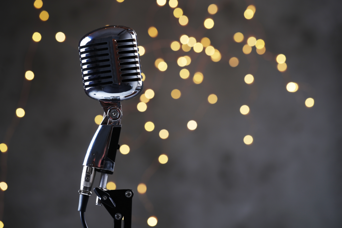 karaoke am silvester planen singen mikrophon