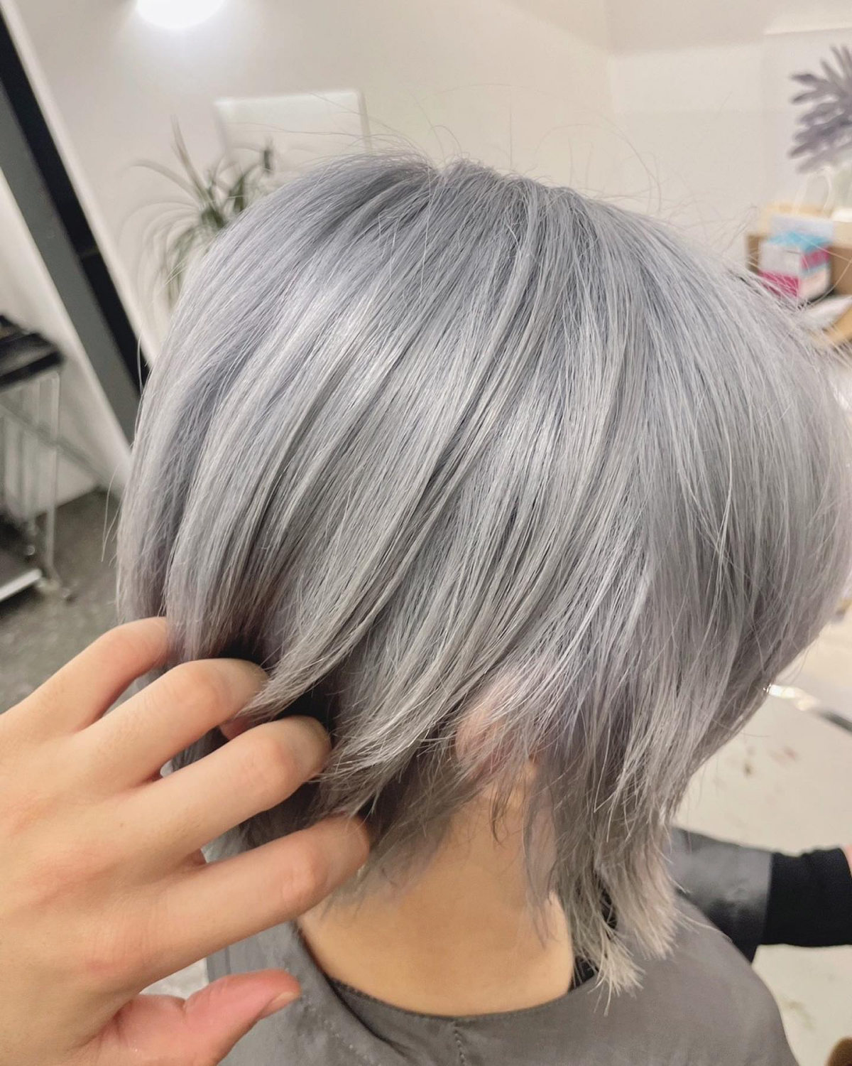 kurz frisuren graue haare mit straehnchen grey blending ccahair