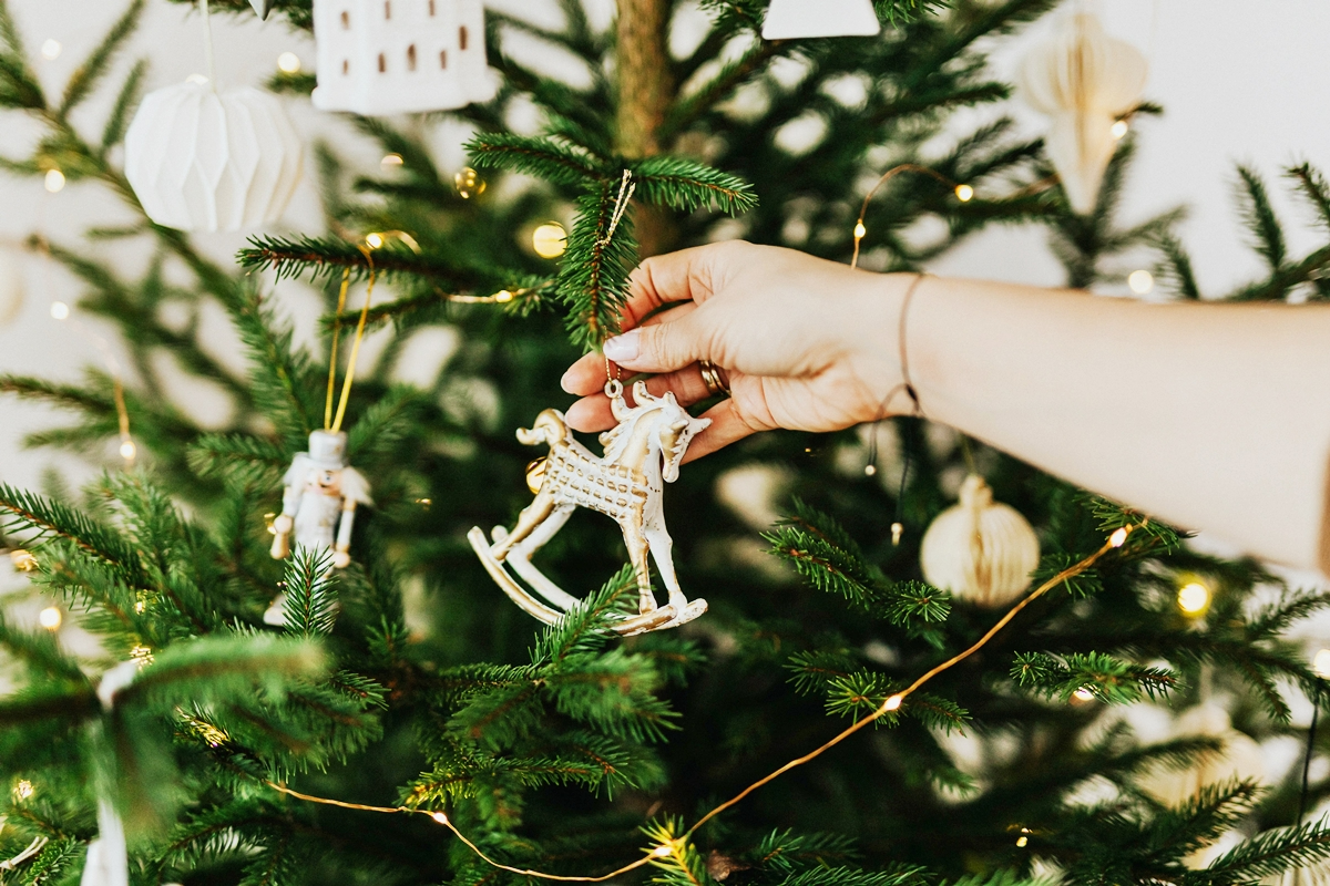 moderner chritstbaumschmuck ornamete tannenbaum deko