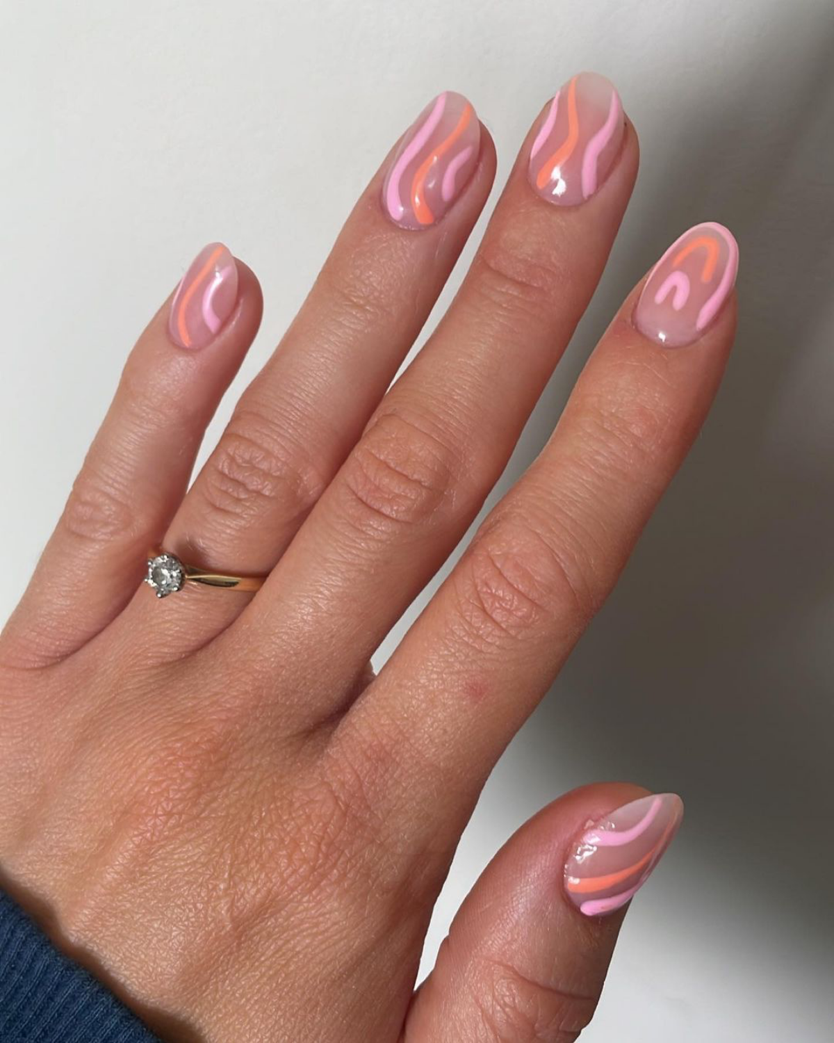 peach fuzz swirl nails louisecarolann