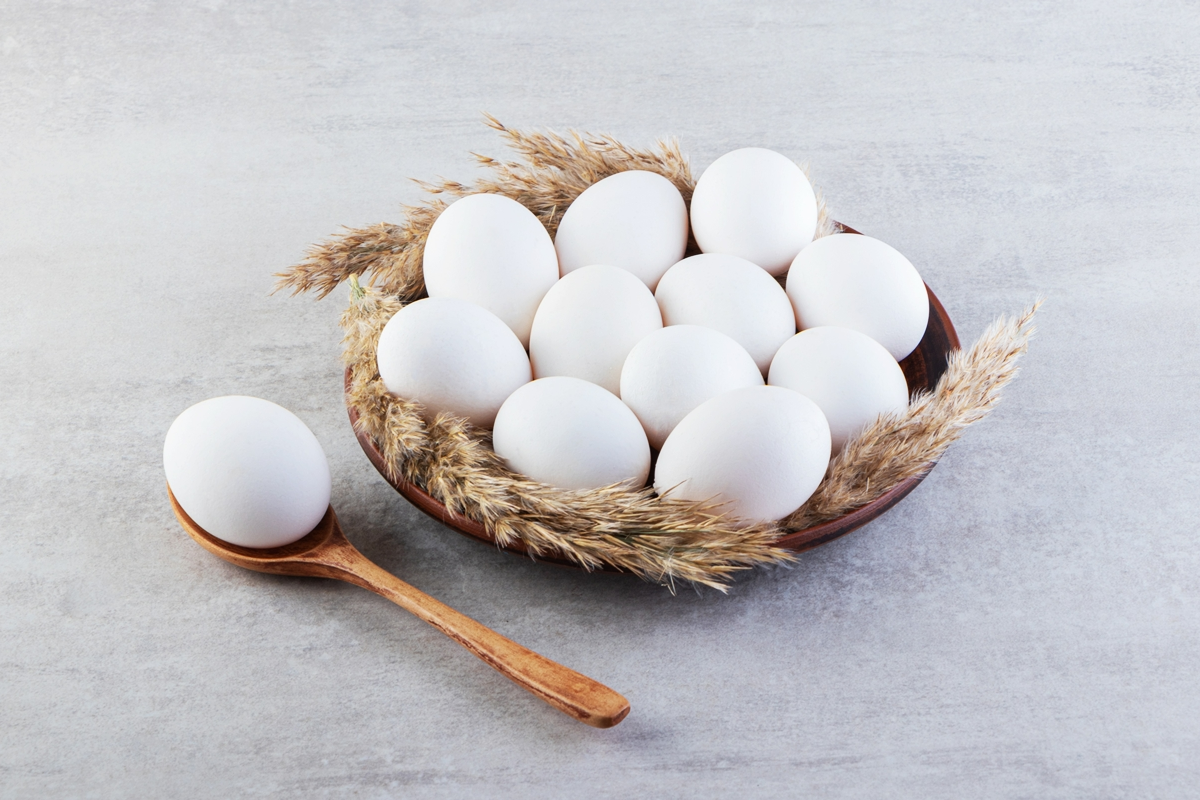 viele weisse eier in schale hausmittel gegen grosse poren